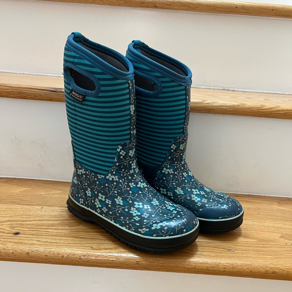 Bogs Girls boots size 3